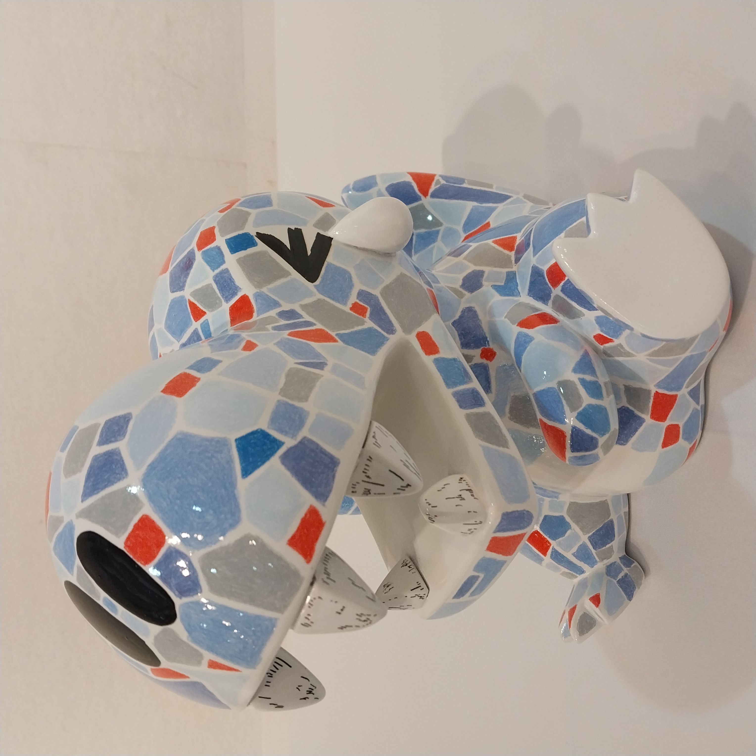 꼬기! 꼬기! 230×270×290, colored pencil on FRP, 2025, ￦700,000.jpg