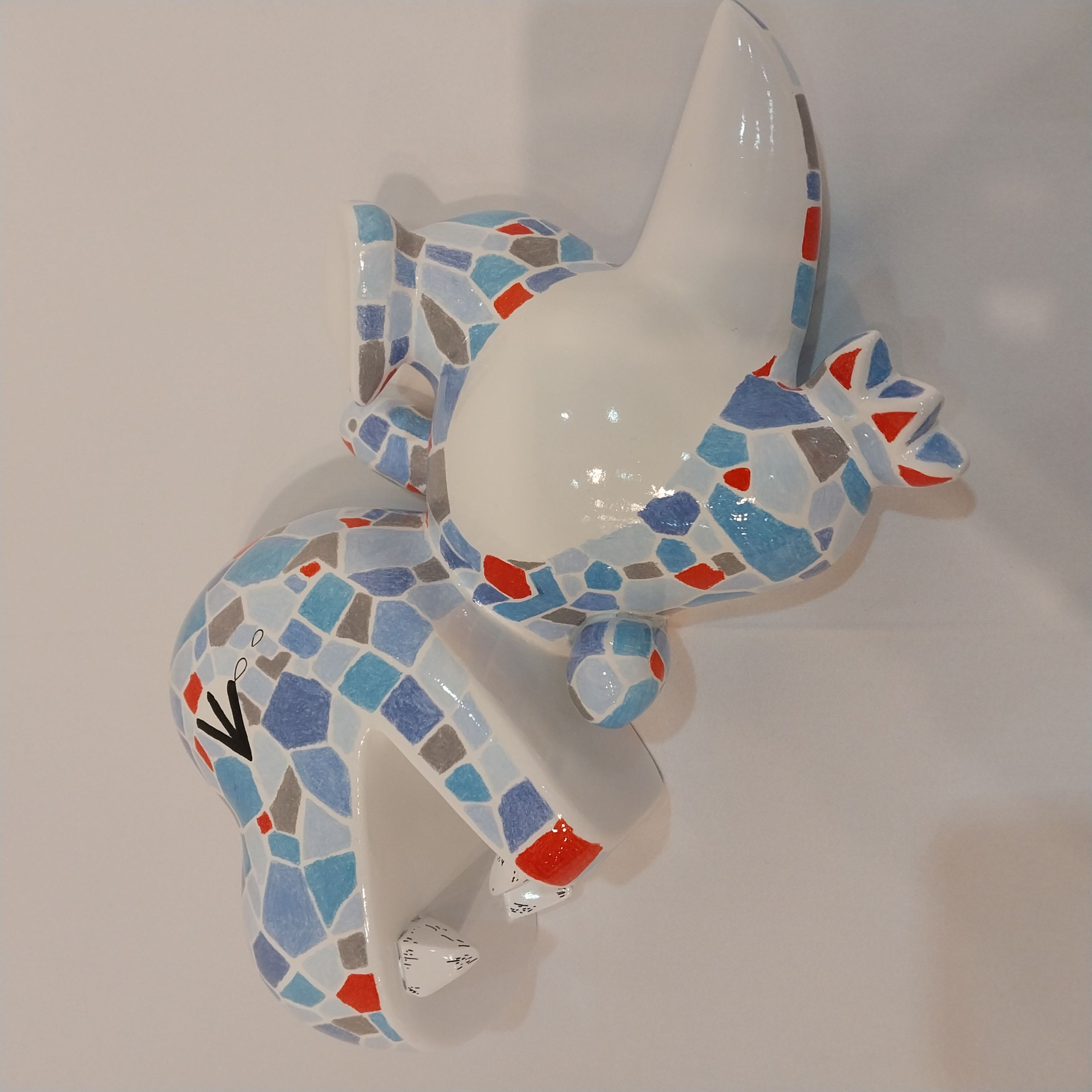꼬기 줘!!! 170×350×85, colored pencil on FRP, 2025, ￦600,000.jpg