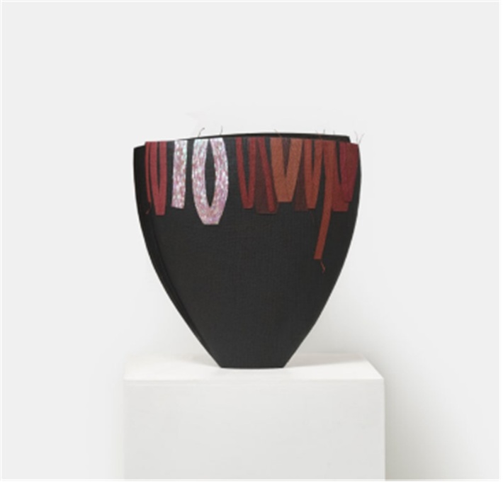 협저탈태 빗살무늬 기器, 협저탈태칠, 옻칠, 삼베, 자개, 45x45x9cm, 2025 250만원.jpg